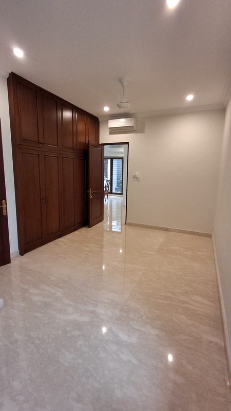 Rumah Mewah di Siaga Pejaten Jakarta Selatan LT 670 m2 LB 500 m2 ada Swimming Pool Privat SHM