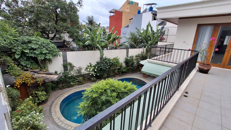 Rumah Mewah di Siaga Pejaten Jakarta Selatan LT 670 m2 LB 500 m2 ada Swimming Pool Privat SHM