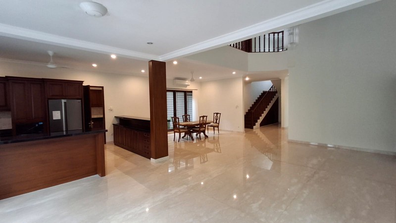 Rumah Mewah di Siaga Pejaten Jakarta Selatan LT 670 m2 LB 500 m2 ada Swimming Pool Privat SHM