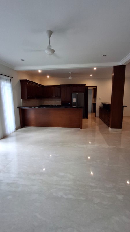 Rumah Mewah di Siaga Pejaten Jakarta Selatan LT 670 m2 LB 500 m2 ada Swimming Pool Privat SHM