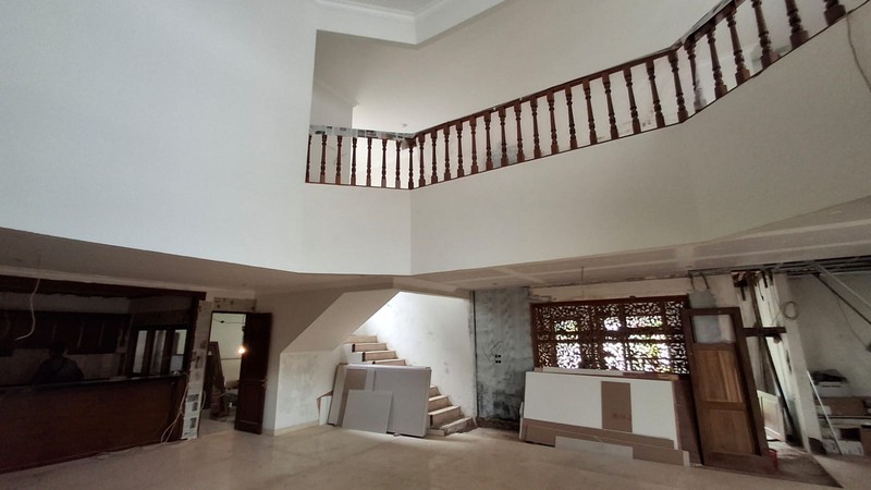 Rumah Mewah di Lebak Bulus Dekat Pondok Indah Jakarta Selatan Swimming Pool Privat