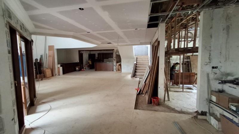 Rumah Mewah di Lebak Bulus Dekat Pondok Indah Jakarta Selatan Swimming Pool Privat