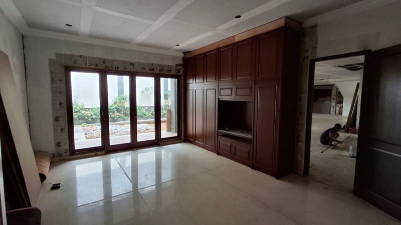 Rumah Mewah di Lebak Bulus Dekat Pondok Indah Jakarta Selatan Swimming Pool Privat