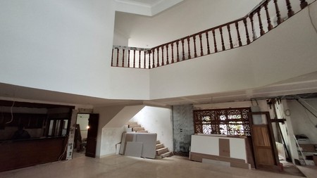 Rumah Mewah di Lebak Bulus Dekat Pondok Indah Jakarta Selatan Swimming Pool Privat