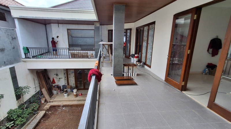 Rumah Mewah di Lebak Bulus Dekat Pondok Indah Jakarta Selatan Swimming Pool Privat