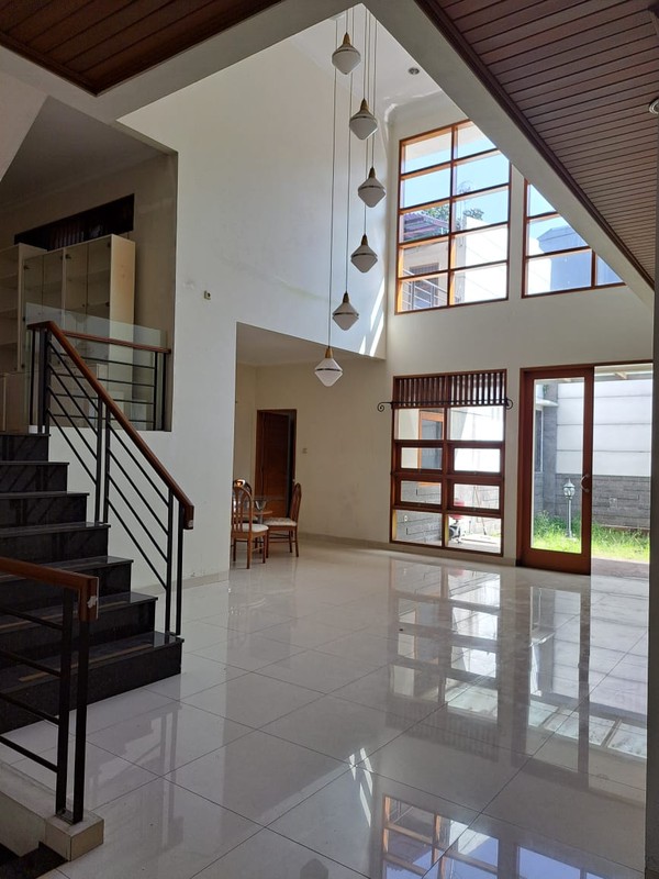 Dijual Rumah Siap Pakai Setra Duta Bandung