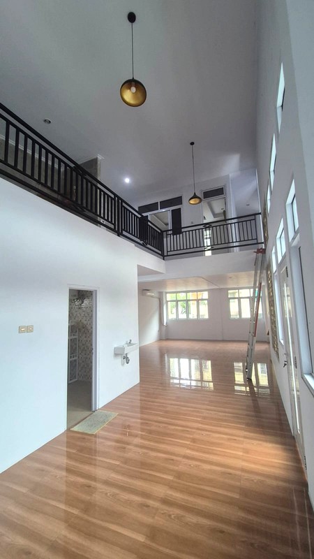 Rumah 2½ Lantai di Jakarta Selatan dengan KT 3+1 dan KM 2+1 Lokasi Strategis Siap Huni