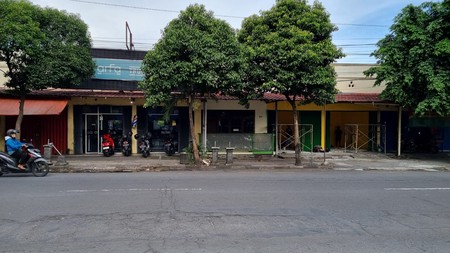 Rumah Cocok Untuk Ruang Usaha Lokasi di Kawasan Ruko Jalan Bantul.