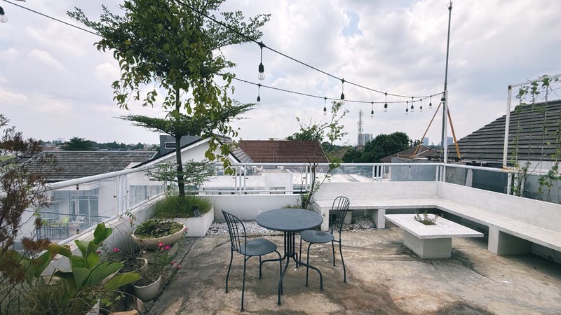 Rumah Full Furnished dengan Desain Modern Hunian Nyaman dan Asri di Ciputat Timur