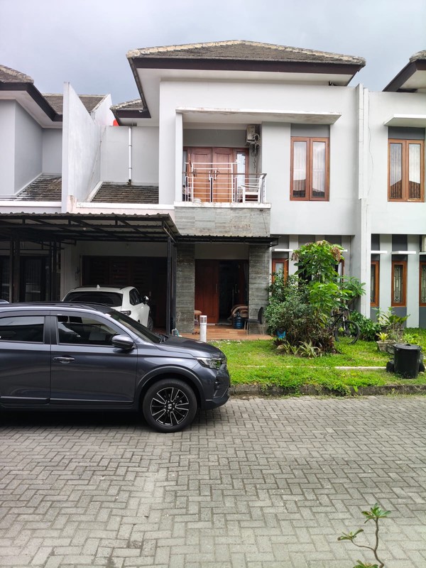 Hunian Mewah 2 Lantai di Perumahan  Palagan, Dekat Hyatt & Resto Populer