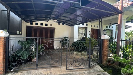 Rumah 2 Lantai Siap Huni dengan Hunian Nyaman dan Asri @Ciputat Timur