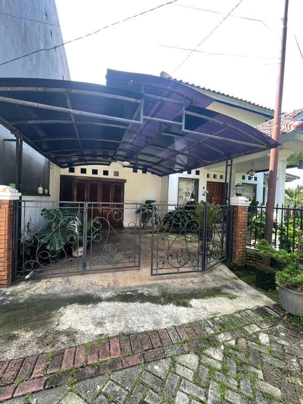 Rumah 2 Lantai Siap Huni dengan Hunian Nyaman dan Asri @Ciputat Timur