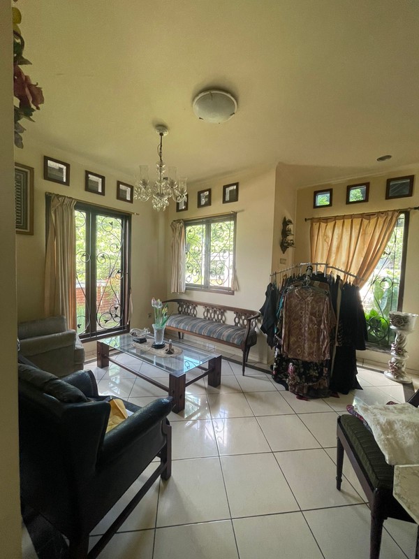 Rumah 2 Lantai Siap Huni dengan Hunian Nyaman dan Asri @Ciputat Timur