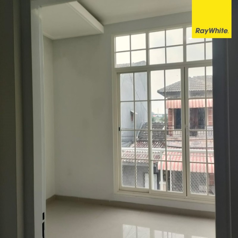 Dijual Rumah 2 lantai di Lebak Indah Regency Surabaya