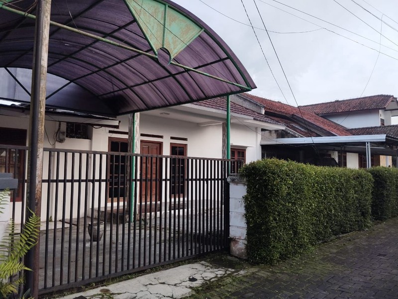 Best Investment! Rumah Besar di Jalan Raya Lembang - Lokasi Dekat Tempat Wisata & View Pegunungan