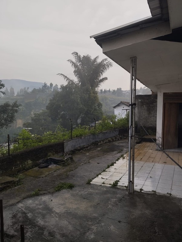 Best Investment! Rumah Besar di Jalan Raya Lembang - Lokasi Dekat Tempat Wisata & View Pegunungan