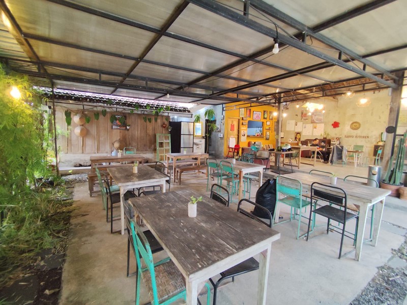 Disewakan Cepat, Ruang Usaha Strategis Di Condong Catur, Sleman 