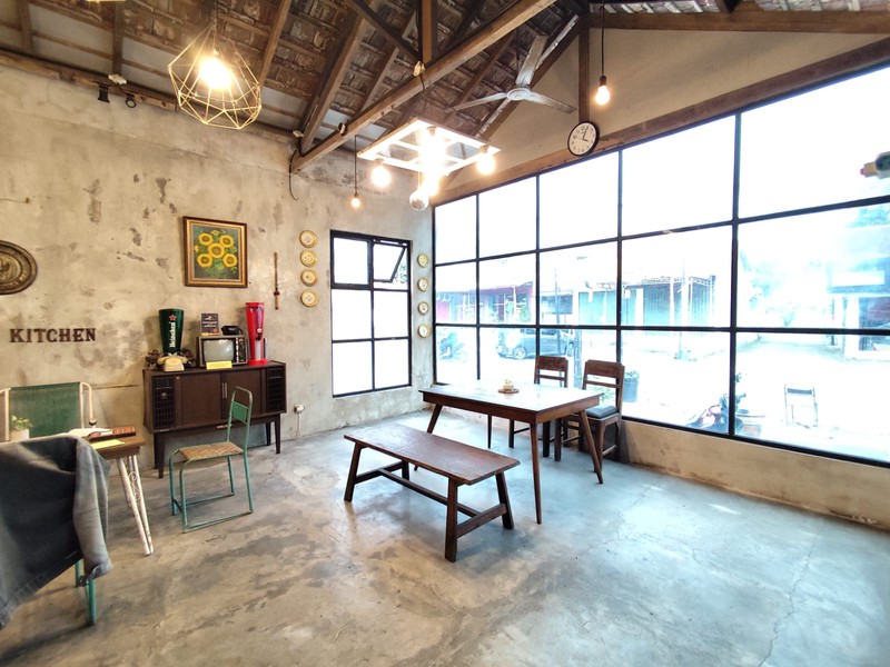 Disewakan Cepat, Ruang Usaha Strategis Di Condong Catur, Sleman 