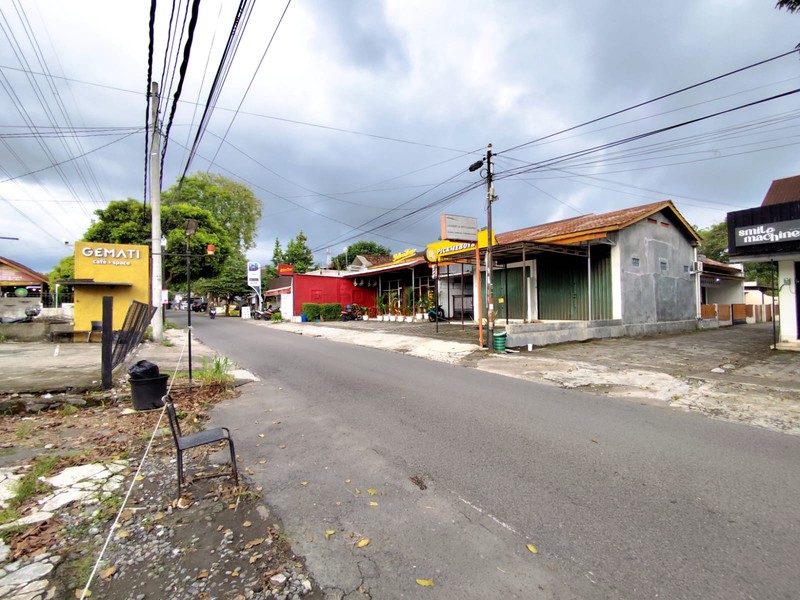 Disewakan Cepat, Ruang Usaha Strategis Di Condong Catur, Sleman 