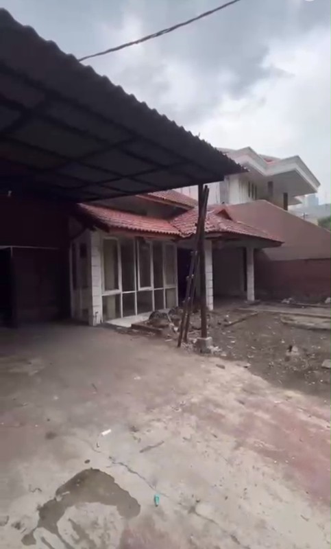 Hitung Rp.17 jt-an/m2 Dijual 525 m2 Rumah Raya Tenggilis Mejoyo - Nol Jalan Raya Komersial Area Cocok Buat Segala Usaha -dekat Alfa Midi , Spbu Shell, Chicco Supermarket , Kampus UBAYA Tenggilis