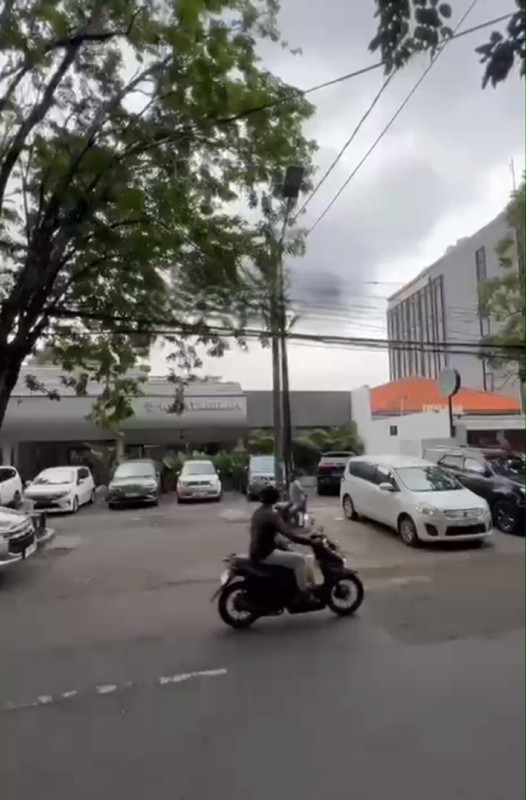 Hitung Rp.17 jt-an/m2 Dijual 525 m2 Rumah Raya Tenggilis Mejoyo - Nol Jalan Raya Komersial Area Cocok Buat Segala Usaha -dekat Alfa Midi , Spbu Shell, Chicco Supermarket , Kampus UBAYA Tenggilis