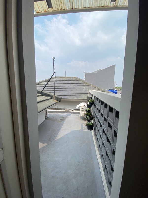 RUMAH MODERN SIAP HUNI DI CIRENDEU AREA