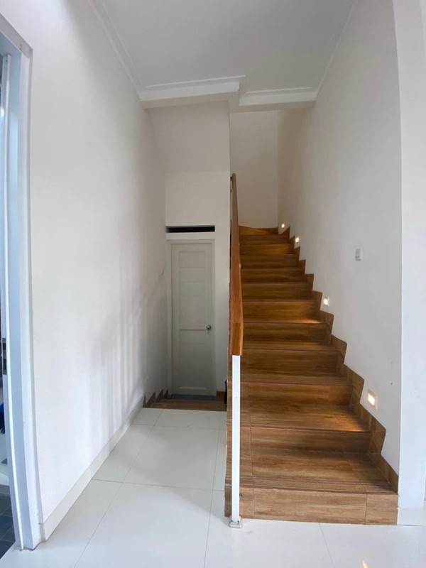 RUMAH MODERN SIAP HUNI DI CIRENDEU AREA