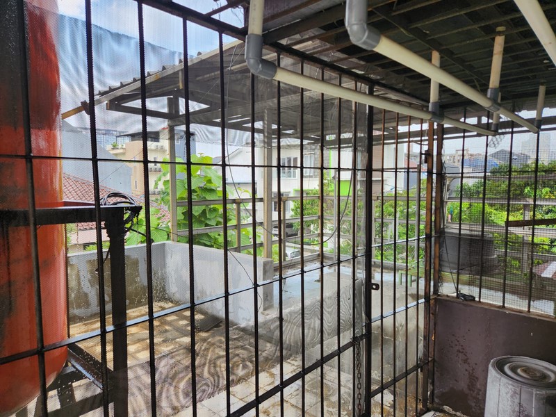 Rumah Hook 3 Lantai di Kelapa Gading Dekat Tol dan LRT