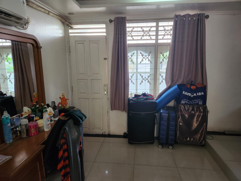 Rumah Hook 3 Lantai di Kelapa Gading Dekat Tol dan LRT