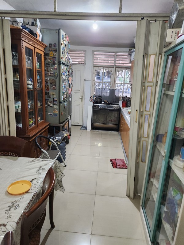 Rumah Hook 3 Lantai di Kelapa Gading Dekat Tol dan LRT