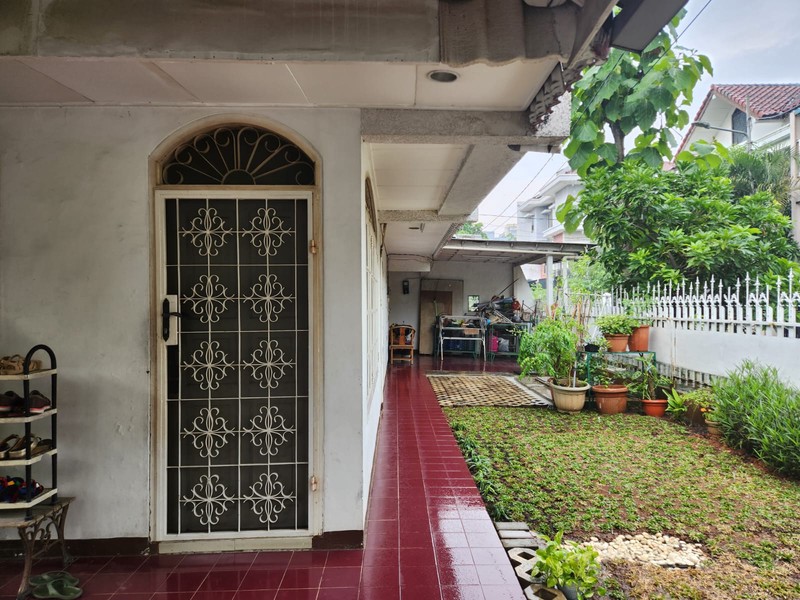 Rumah Hook 3 Lantai di Kelapa Gading Dekat Tol dan LRT