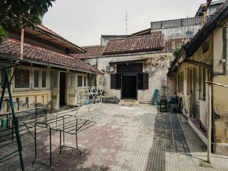 Dijual Tanah & Bangunan  1670 Meter Persegi Di Jl. Brigjen Katamso Lokasi Pusat Bisnis