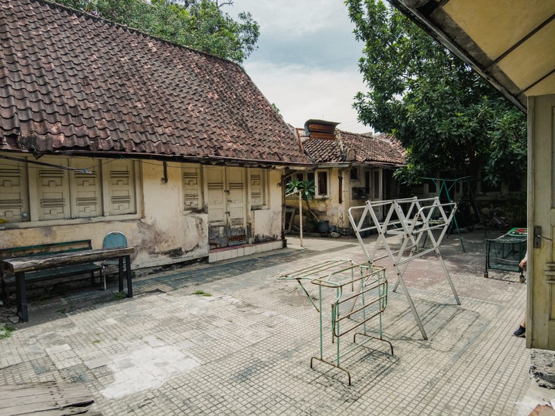 Dijual Tanah & Bangunan  1670 Meter Persegi Di Jl. Brigjen Katamso Lokasi Pusat Bisnis