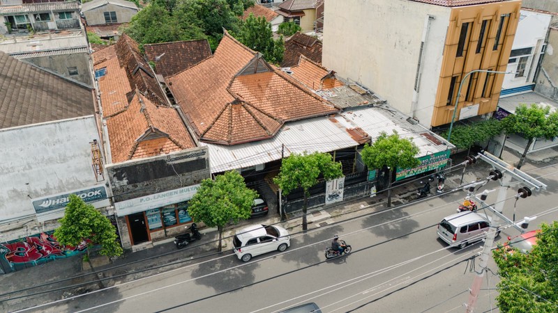 Dijual Tanah & Bangunan  1670 Meter Persegi Di Jl. Brigjen Katamso Lokasi Pusat Bisnis