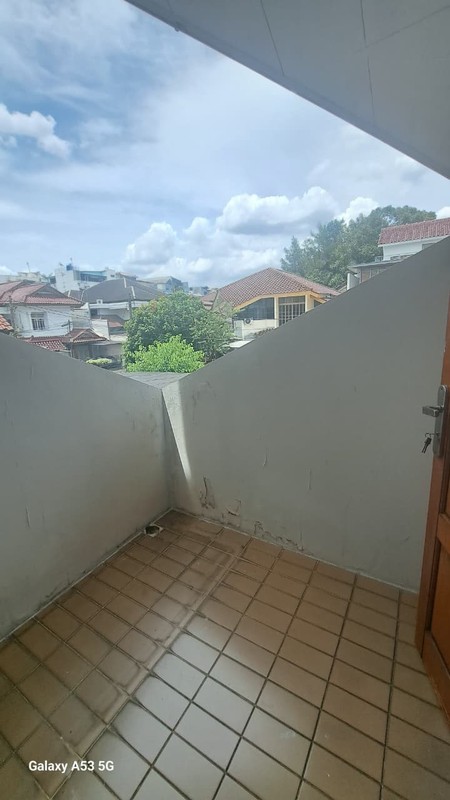 Rumah 2 Lantai dalam Komplek Strategis dekat MRT Fatmawati