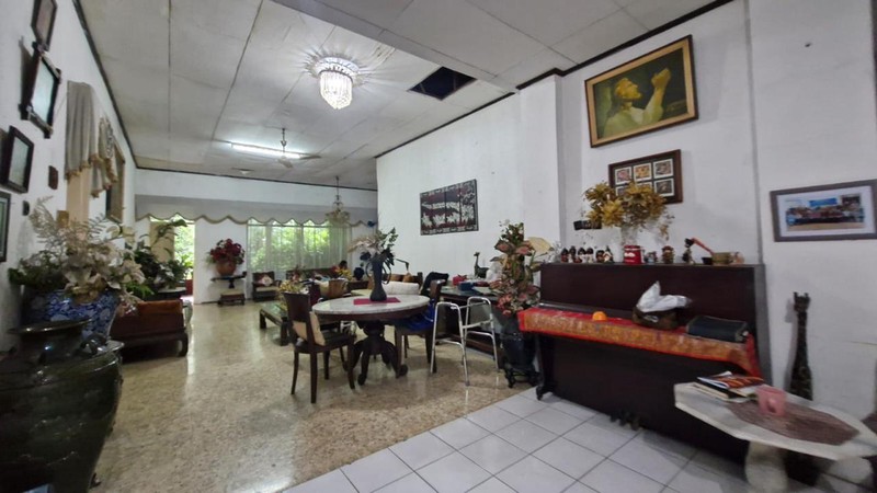 Dijual Rumah Lama Hitung Tanah Lokasi Strategis Di Jl. Laksana, Kebayoran Baru, Jakarta Selatan