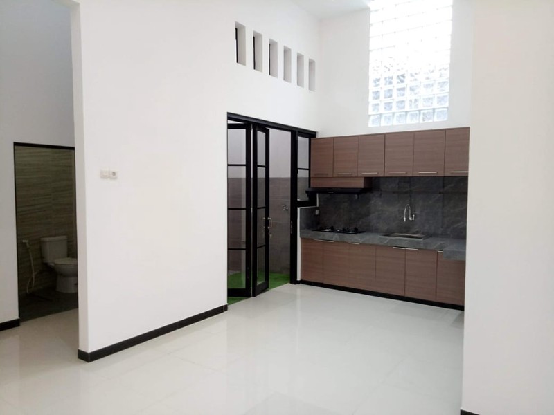 3 Milyar-an Dijual Rumah Baru Pakuwon Indah - Villa Valensia Surabaya Barat Bonus Semi Furnished Dekat Citraland, Pakuwon Mall, Darmo Permai