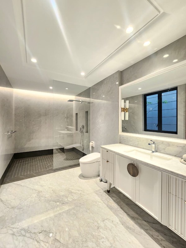 BRAND NEW LUXURIOUS HOUSE AT PONDOK INDAH