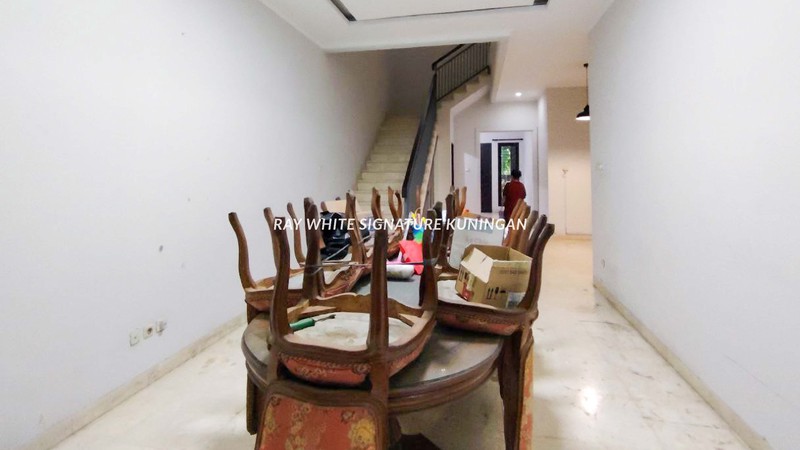 Disewakan Rumah 2 Lantai Townhouse Tanjung Barat