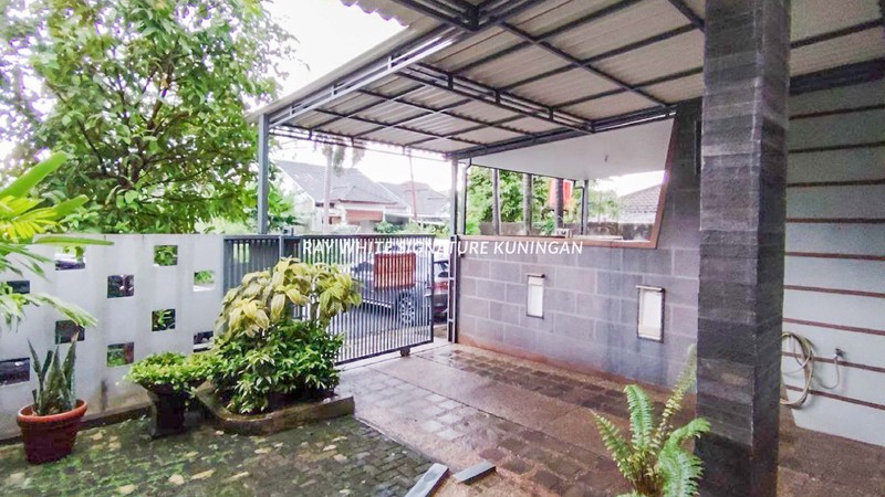 Disewakan Rumah 2 Lantai Townhouse Tanjung Barat