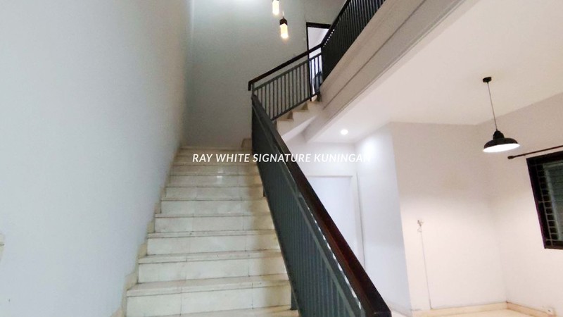 Disewakan Rumah 2 Lantai Townhouse Tanjung Barat