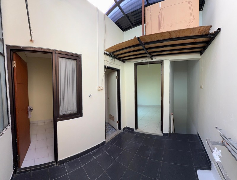 Hunian Minimalis dalam Komplek One Gate System Dekat Akses Tol Limo