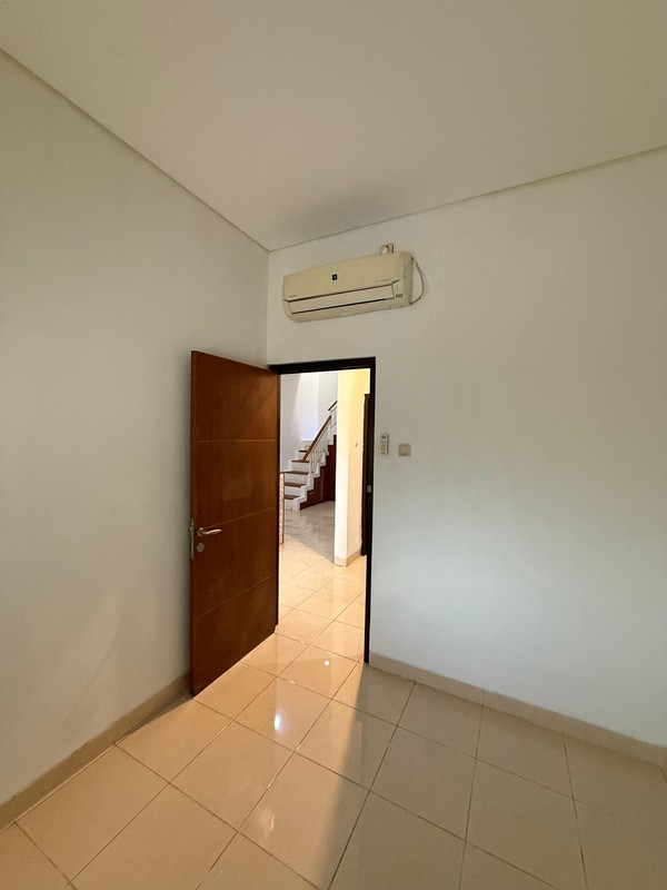 Hunian Minimalis dalam Komplek One Gate System Dekat Akses Tol Limo