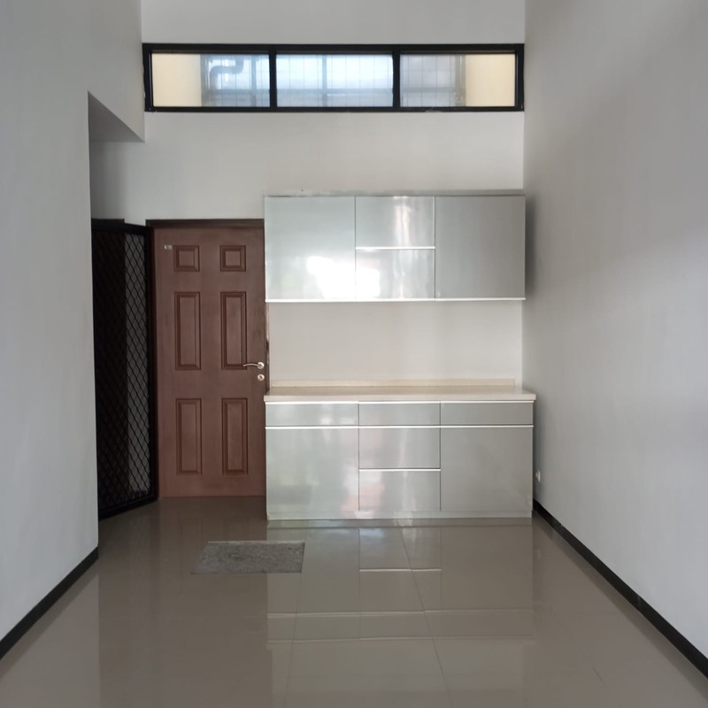 2 Milyar-an Dijual Rumah Baru Pakuwon Indah - Villa Valensia Surabaya Barat Bonus Semi Furnished Dekat Citraland, Pakuwon Mall, Darmo Permai