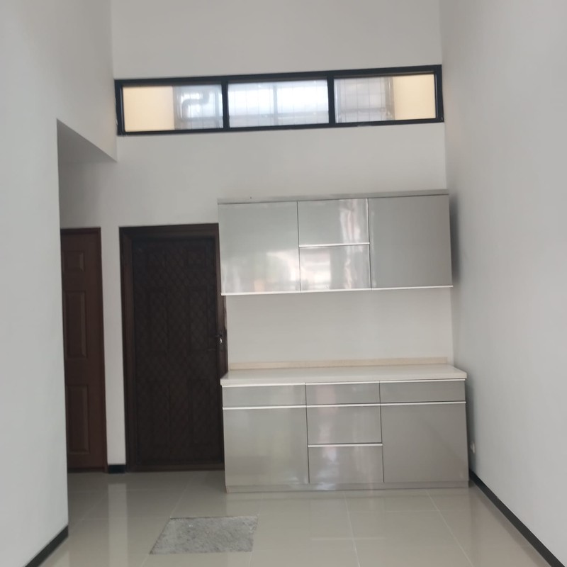 2 Milyar-an Dijual Rumah Baru Pakuwon Indah - Villa Valensia Surabaya Barat Bonus Semi Furnished Dekat Citraland, Pakuwon Mall, Darmo Permai