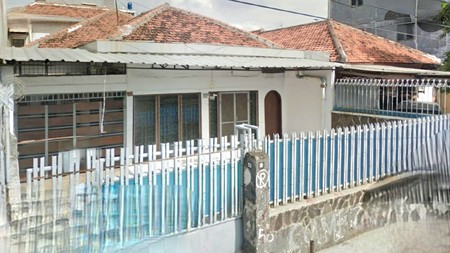 Rumah tua masih kokoh di Tanah Sereal Raya, Tambora. Bisa untuk hunian maupun usaha