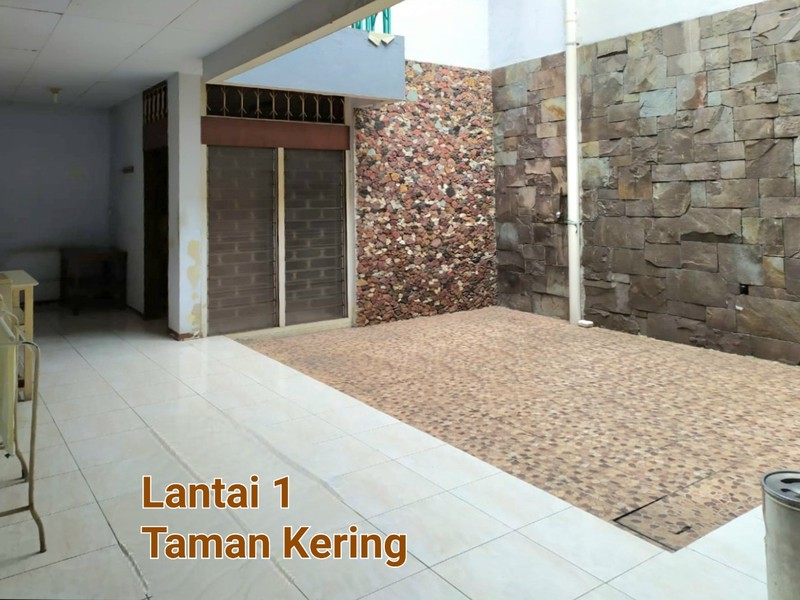 Rumah tua masih kokoh di Tanah Sereal Raya, Tambora. Bisa untuk hunian maupun usaha