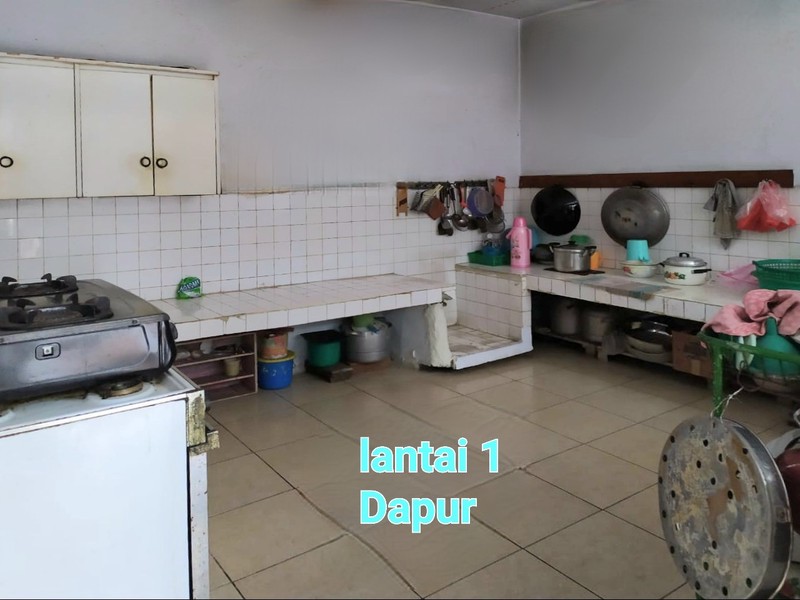 Rumah tua masih kokoh di Tanah Sereal Raya, Tambora. Bisa untuk hunian maupun usaha