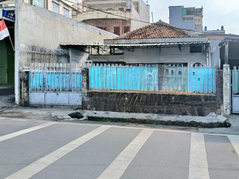 Rumah tua masih kokoh di Tanah Sereal Raya, Tambora. Bisa untuk hunian maupun usaha