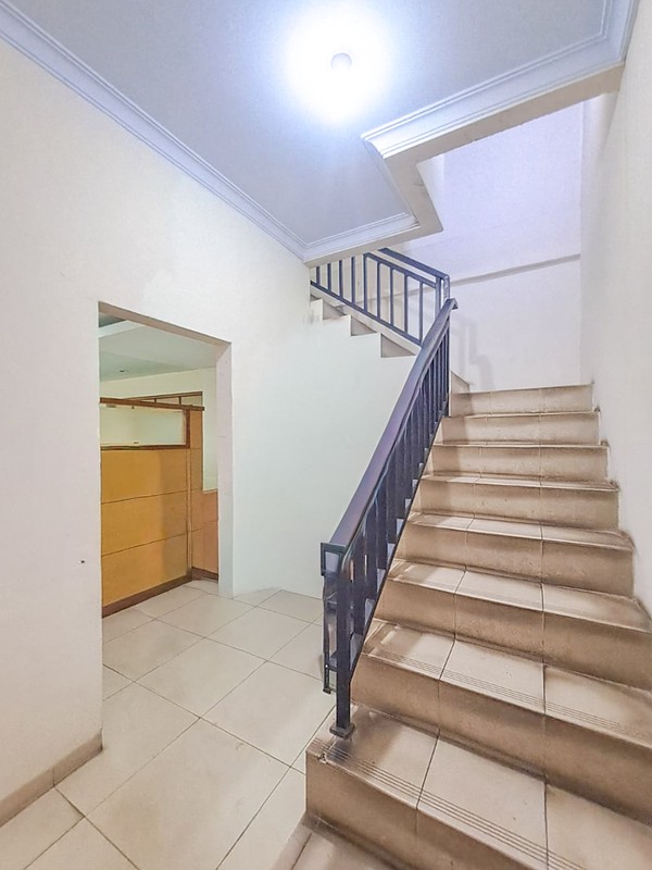 Gedung Kantor di Kembangan Meruya Utara akses mudah ke Puri Indah